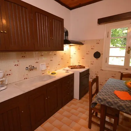 Triantafyllia's House بيت للعطل *